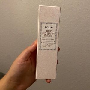 fresh  Rose & Hyaluronic Acid Lightweight Moisturizer